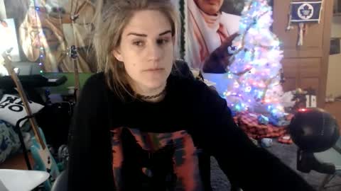 Snapshot of katiecutie_5 chatting on 12-25-24, 04:01 Katie online show from 12-25-24, 04:01