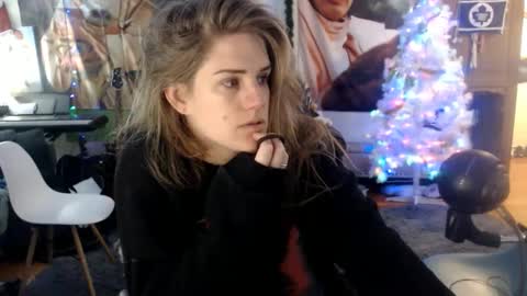 Snapshot of katiecutie_5 chatting on 01-11-25, 04:16 Katie online show from 01-11-25, 04:16
