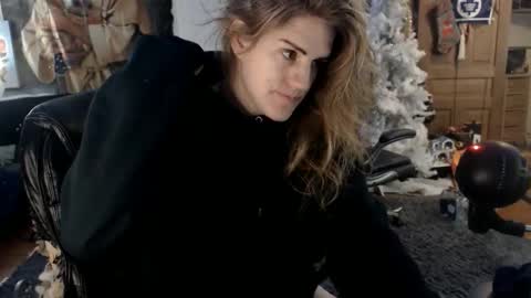 Snapshot of katiecutie_5 chatting on 12-19-25, 07:04 Katie online show from 12-19-25, 07:04