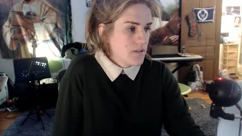 Snapshot of katiecutie_5 chatting on 02-16-26, 06:31 Katie online show from 02-16-26, 06:31