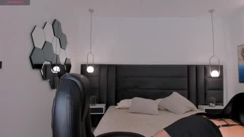 Kate Stonne online show from 10-21-25, 02:34