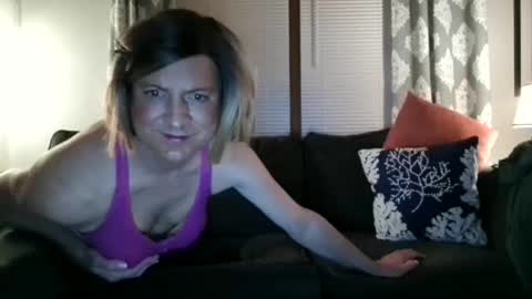 Snapshot of katieutopia chatting on 01-15-26, 04:28 katieutopia online show from 01-15-26, 04:28