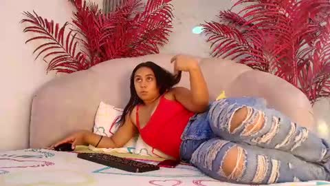 Snapshot of katiiavega chatting on 07-26-26, 10:44 online show from 07-26-26, 10:44
