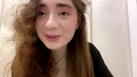 Snapshot of katinaflatau chatting on 05-12-26, 05:21 Rosie online show from 05-12-26, 05:21