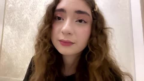Snapshot of katinaflatau chatting on 05-15-26, 06:59 Rosie online show from 05-15-26, 06:59