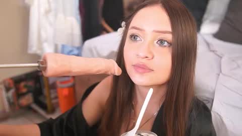 K A T L Y N  online show from 11-07-25, 09:48