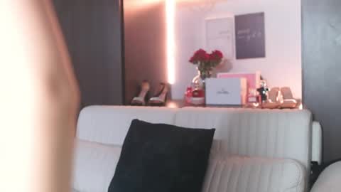 K A T L Y N  online show from 04-11-26, 06:01