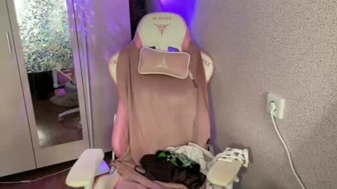   naked in pvt show 100 tk online show from 04-21-26, 09:37