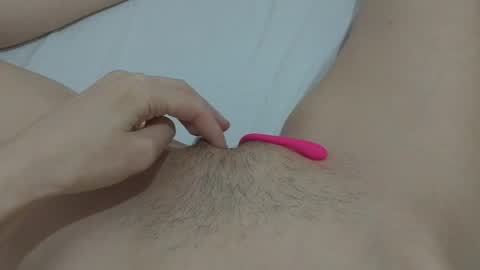 Snapshot of katrinna_arinna chatting on 01-10-25, 12:04 katrina dont forget to give me thumbs up online show from 01-10-25, 12:04