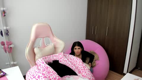 Snapshot of katrinrosex chatting on 12-04-24, 03:21 Katrin online show from 12-04-24, 03:21
