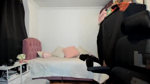 Snapshot of katrinrosex chatting on 11-08-25, 01:44 Katrin online show from 11-08-25, 01:44