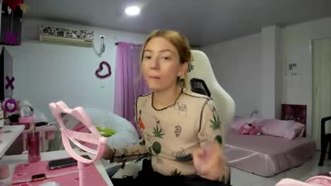 Snapshot of katrinrosex chatting on 02-12-26, 04:13 Katrin online show from 02-12-26, 04:13