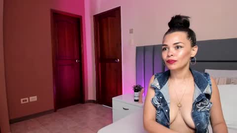 Snapshot of katrionanyx chatting on 04-27-26, 08:07 Katriona Nyx online show from 04-27-26, 08:07