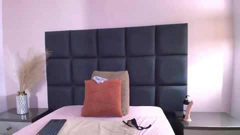 Snapshot of katrionanyx chatting on 05-16-26, 12:40 Katriona Nyx online show from 05-16-26, 12:40