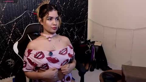 Snapshot of katt_bdsm chatting on 12-22-25, 05:48 Katt online show from 12-22-25, 05:48