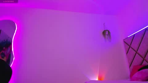 Snapshot of katt_lover chatting on 05-22-26, 03:35 michell online show from 05-22-26, 03:35