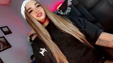 Snapshot of kattie_sweet_ chatting on 09-27-25, 10:15 kattie_sweet_ online show from 09-27-25, 10:15