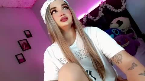 Snapshot of kattie_sweet_ chatting on 10-26-25, 01:00 kattie_sweet_ online show from 10-26-25, 01:00