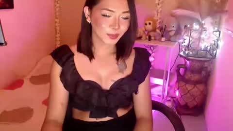 Snapshot of kattiecurrent chatting on 10-14-25, 11:27 Saisy online show from 10-14-25, 11:27