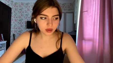 Molly online show from 06-07-26, 01:37