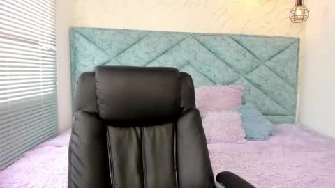 katty_love01 online show from 10-16-25, 07:04