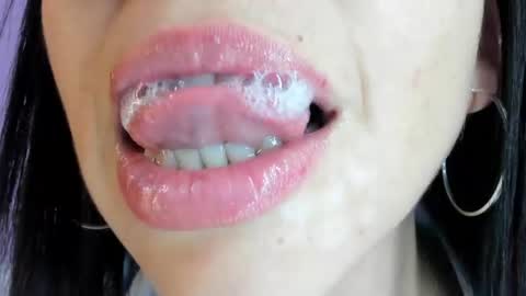 Snapshot of katty_mouth chatting on 06-14-26, 06:32 Katty online show from 06-14-26, 06:32