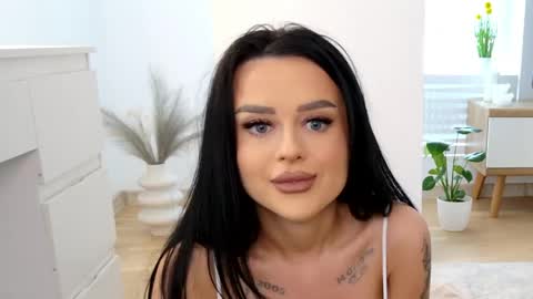 Katty Perry online show from 04-20-26, 02:20