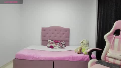 Snapshot of katty_sweeet chatting on 11-12-25, 12:22 Katty online show from 11-12-25, 12:22