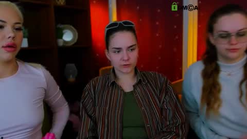 Snapshot of katty_sweeti chatting on 03-27-26, 06:30 Kat online show from 03-27-26, 06:30