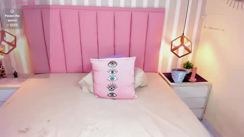 Snapshot of katy_brownn_ chatting on 01-10-25, 10:36 KATY online show from 01-10-25, 10:36