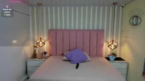 Snapshot of katy_brownn_ chatting on 03-10-25, 07:29 KATY online show from 03-10-25, 07:29
