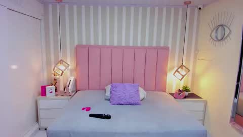 Snapshot of katy_brownn_ chatting on 01-09-26, 07:37 KATY online show from 01-09-26, 07:37