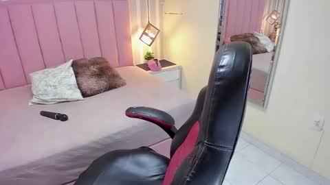 Snapshot of katy_brownn_ chatting on 02-27-26, 12:49 KATY online show from 02-27-26, 12:49