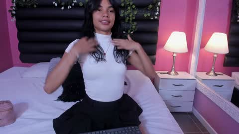 Snapshot of katy_contreras chatting on 02-02-25, 10:57 katy_contreras online show from 02-02-25, 10:57