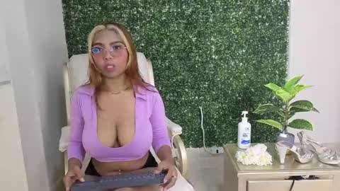 Snapshot of katy_love222 chatting on 05-24-26, 06:57 katy_love222 online show from 05-24-26, 06:57
