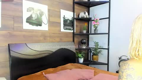 Snapshot of katyablonding chatting on 10-26-25, 04:24 salo online show from 10-26-25, 04:24