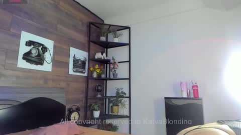 Snapshot of katyablonding chatting on 12-17-25, 04:46 salo online show from 12-17-25, 04:46