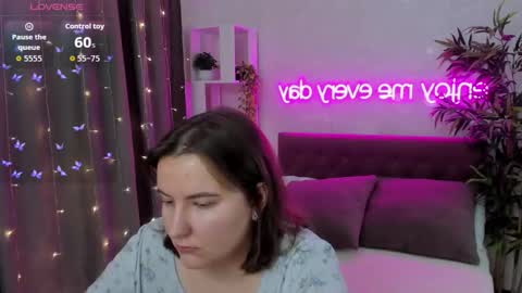 Kate online show from 09-28-25, 03:23