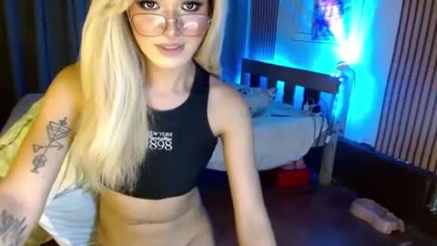 Snapshot of katykiat chatting on 12-20-24, 01:36 katykiat online show from 12-20-24, 01:36