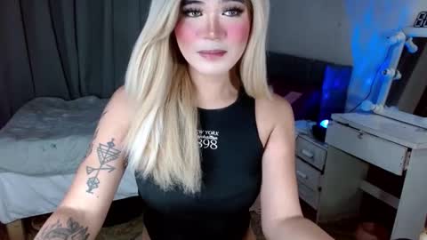 Snapshot of katykiat chatting on 10-13-25, 11:16 katykiat online show from 10-13-25, 11:16