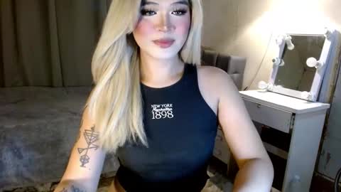 Snapshot of katykiat chatting on 10-18-25, 09:37 katykiat online show from 10-18-25, 09:37