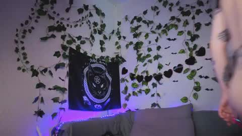 Mia online show from 03-23-26, 07:56