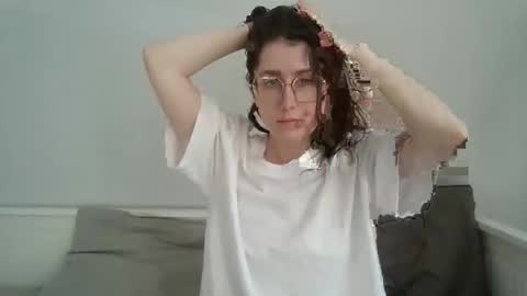 Snapshot of kawaii_snowflake chatting on 10-19-25, 01:01 kawaii snowflake online show from 10-19-25, 01:01
