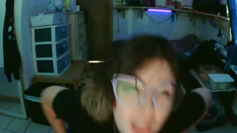 kawaiicvnt420 online show from 11-18-25, 03:16