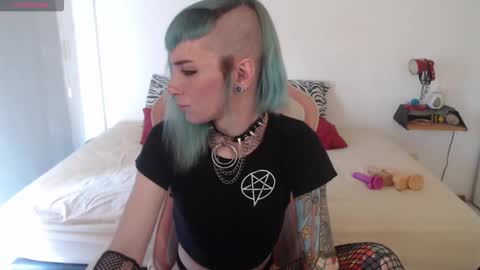 Snapshot of kawaimisfit chatting on 12-31-24, 04:25 luna online show from 12-31-24, 04:25