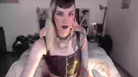 Snapshot of kawaimisfit chatting on 09-19-25, 08:53 luna online show from 09-19-25, 08:53