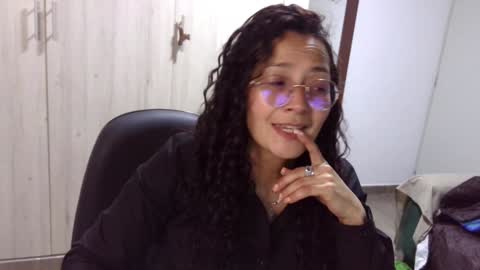 Snapshot of kawit1 chatting on 01-01-25, 03:13 Khawit online show from 01-01-25, 03:13