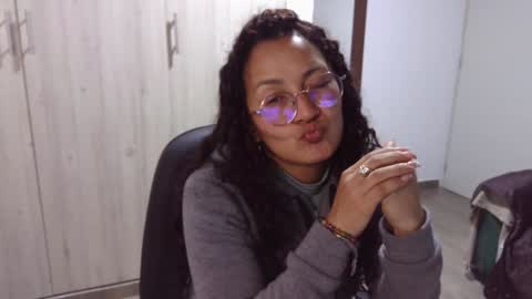 Snapshot of kawit1 chatting on 01-04-25, 04:44 Khawit online show from 01-04-25, 04:44