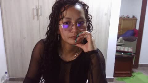 Snapshot of kawit1 chatting on 01-12-25, 10:56 Khawit online show from 01-12-25, 10:56