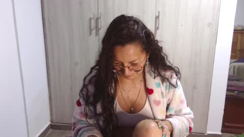 Snapshot of kawit1 chatting on 01-24-25, 06:14 Khawit online show from 01-24-25, 06:14